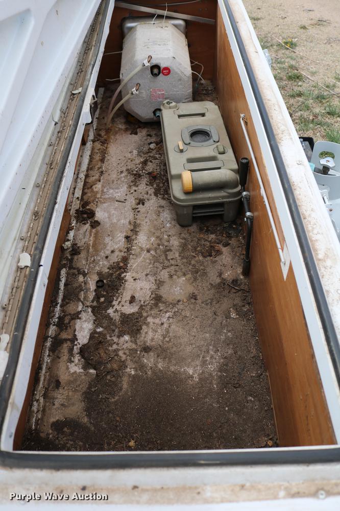 image for item DC7600 2002 Coleman Fairlake camper