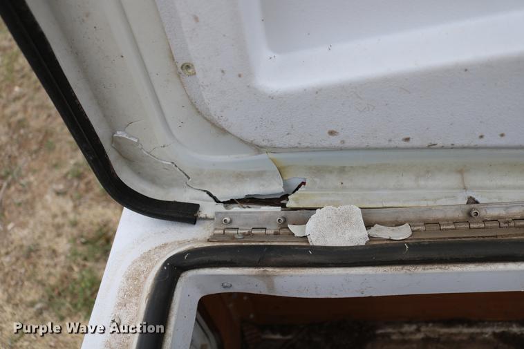 image for item DC7600 2002 Coleman Fairlake camper