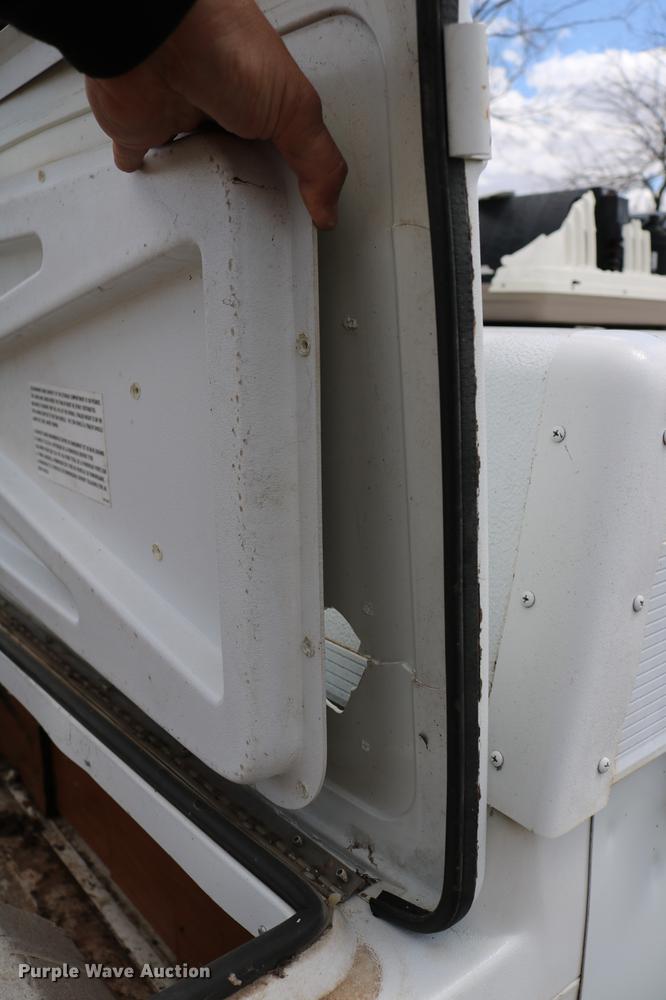 image for item DC7600 2002 Coleman Fairlake camper