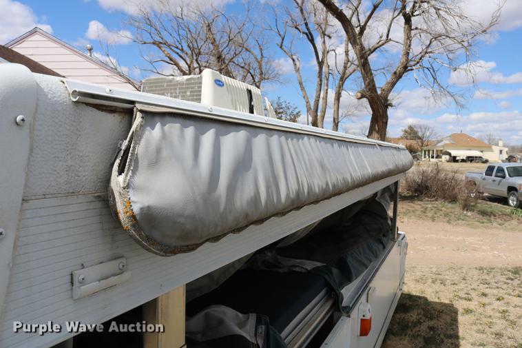 image for item DC7600 2002 Coleman Fairlake camper