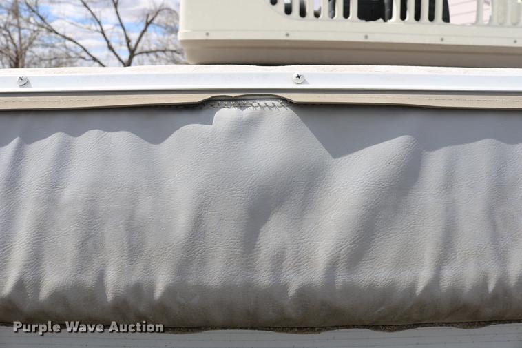 image for item DC7600 2002 Coleman Fairlake camper