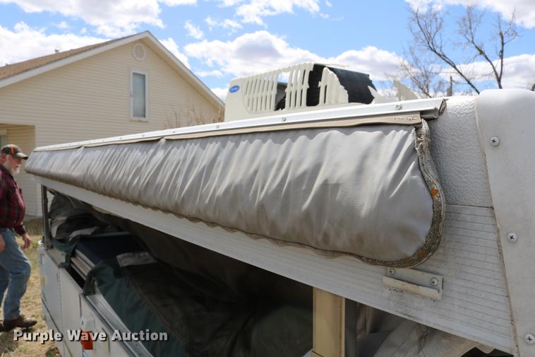 image for item DC7600 2002 Coleman Fairlake camper