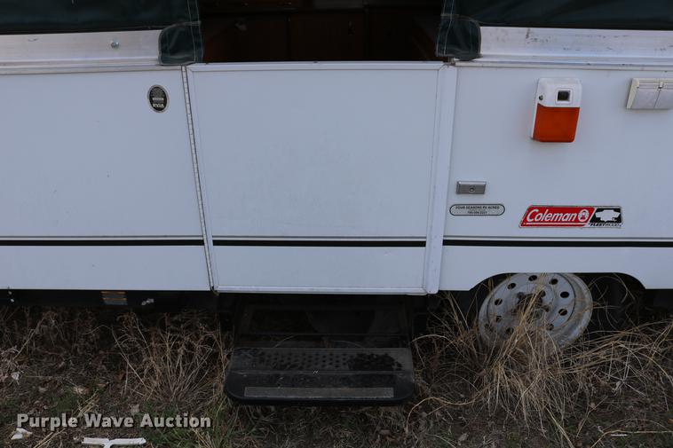 image for item DC7600 2002 Coleman Fairlake camper