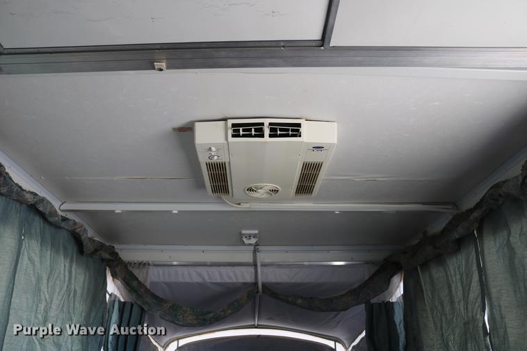 image for item DC7600 2002 Coleman Fairlake camper