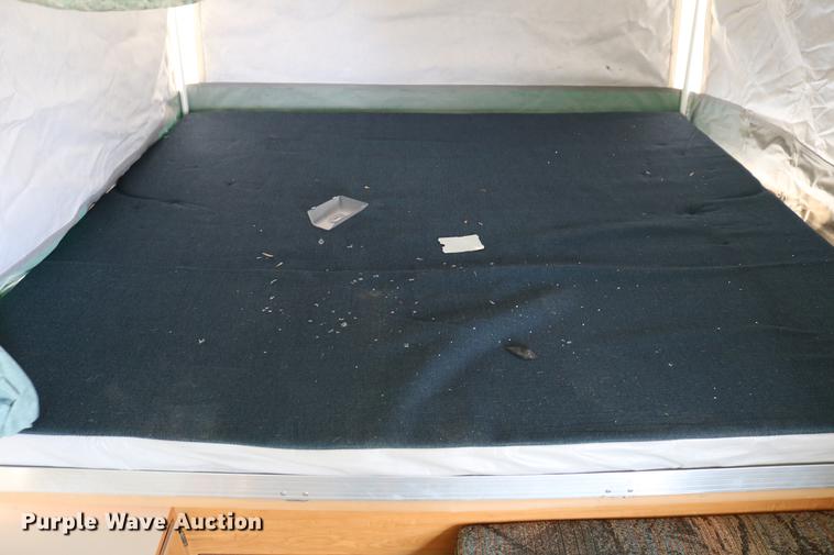 image for item DC7600 2002 Coleman Fairlake camper