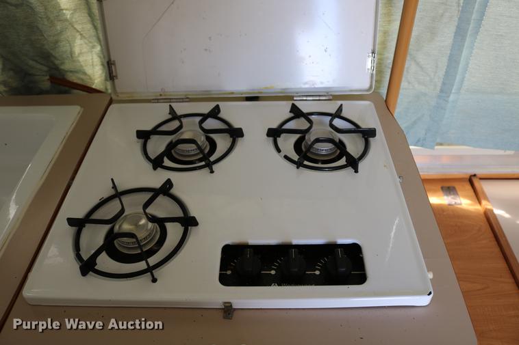 image for item DC7600 2002 Coleman Fairlake camper