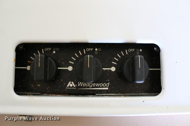 image for item DC7600 2002 Coleman Fairlake camper