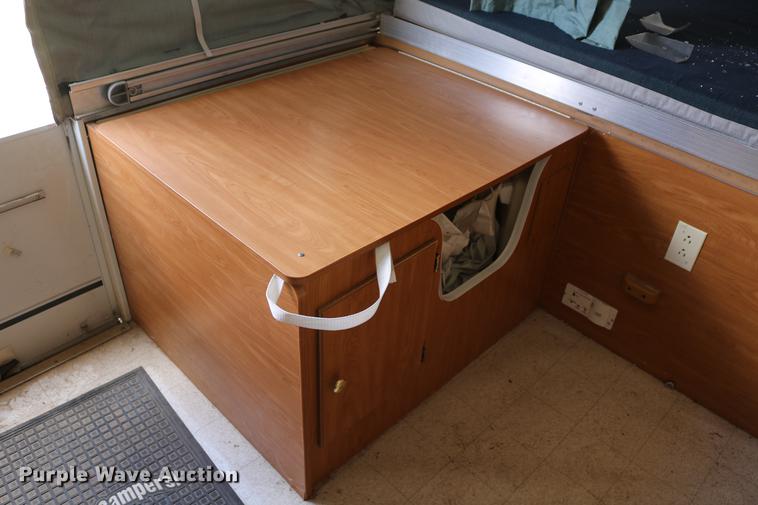 image for item DC7600 2002 Coleman Fairlake camper