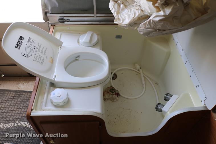 image for item DC7600 2002 Coleman Fairlake camper