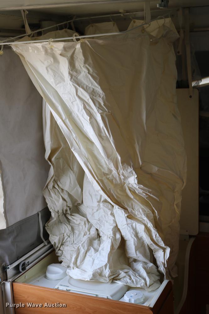 image for item DC7600 2002 Coleman Fairlake camper