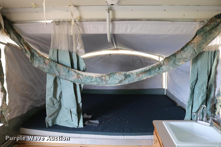 image for item DC7600 2002 Coleman Fairlake camper