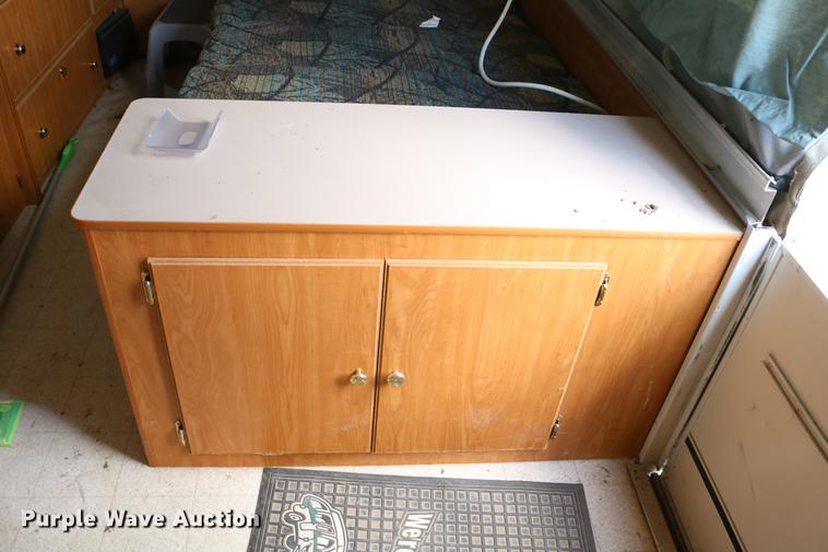 image for item DC7600 2002 Coleman Fairlake camper