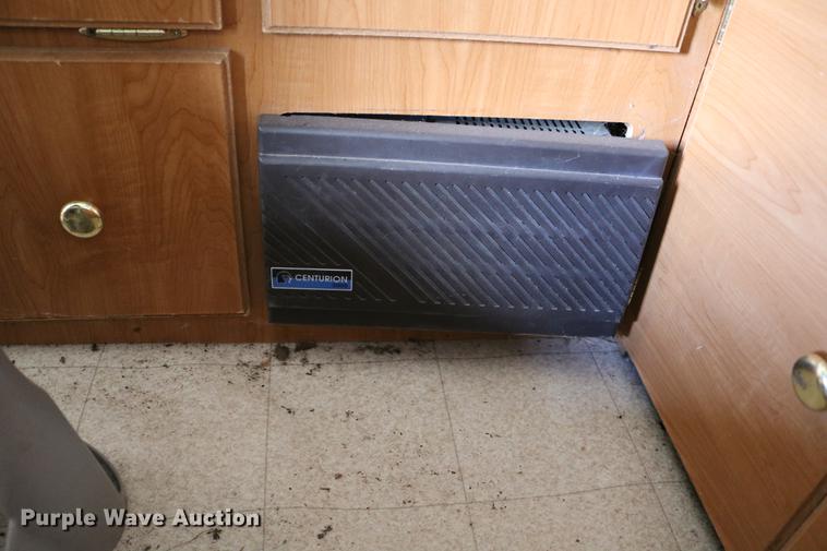 image for item DC7600 2002 Coleman Fairlake camper