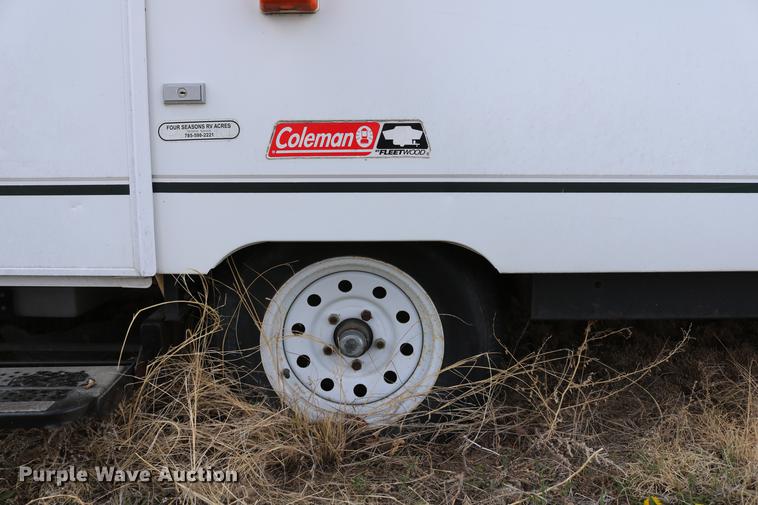 image for item DC7600 2002 Coleman Fairlake camper