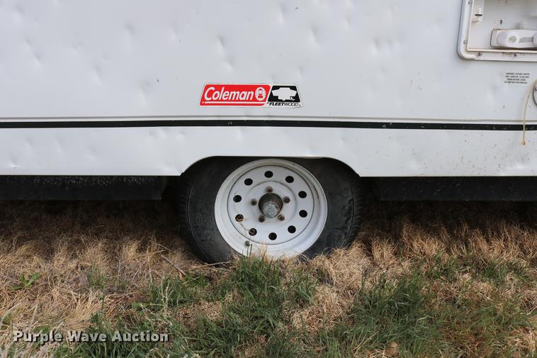image for item DC7600 2002 Coleman Fairlake camper