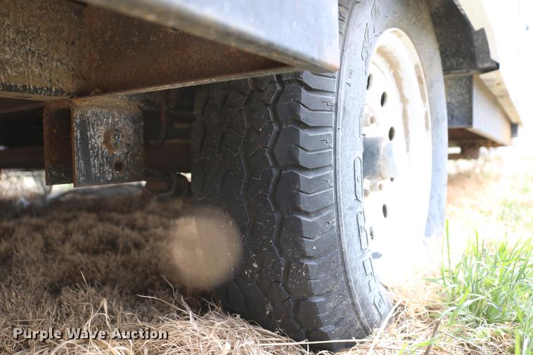 image for item DC7600 2002 Coleman Fairlake camper