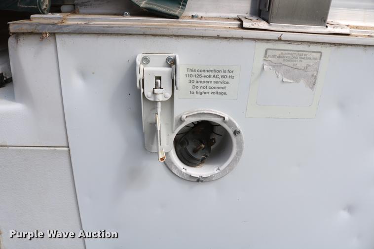 image for item DC7600 2002 Coleman Fairlake camper