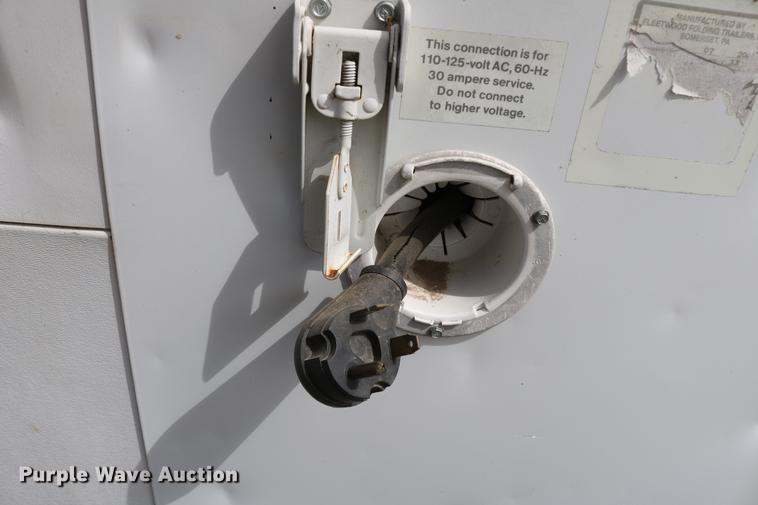 image for item DC7600 2002 Coleman Fairlake camper