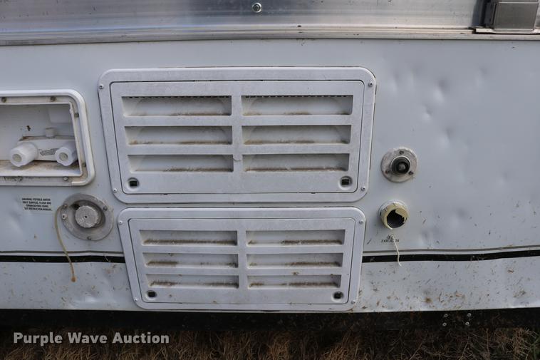 image for item DC7600 2002 Coleman Fairlake camper