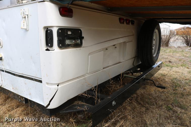 image for item DC7600 2002 Coleman Fairlake camper