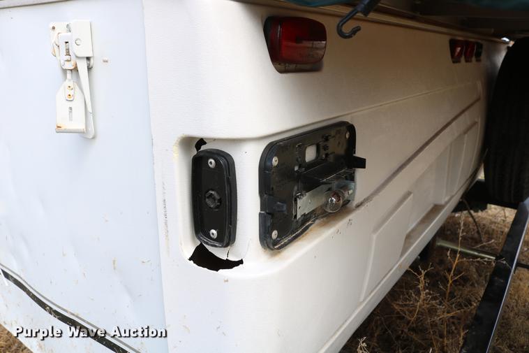 image for item DC7600 2002 Coleman Fairlake camper