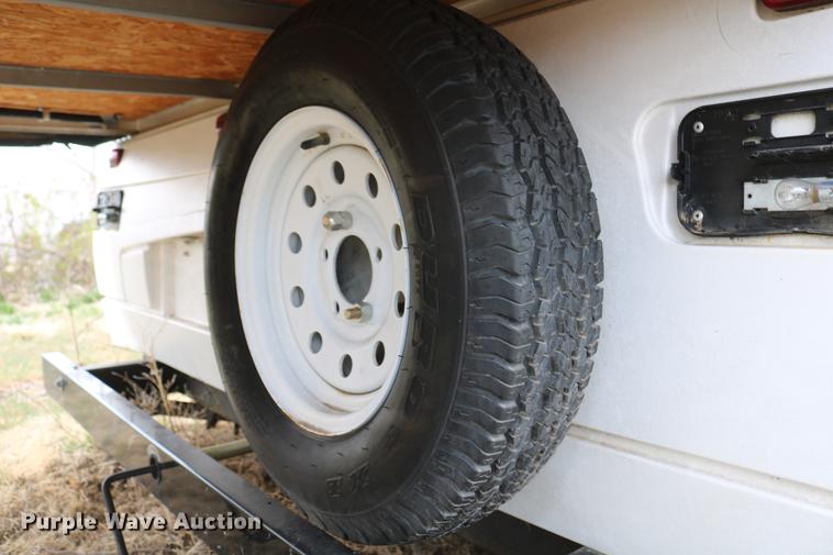 image for item DC7600 2002 Coleman Fairlake camper