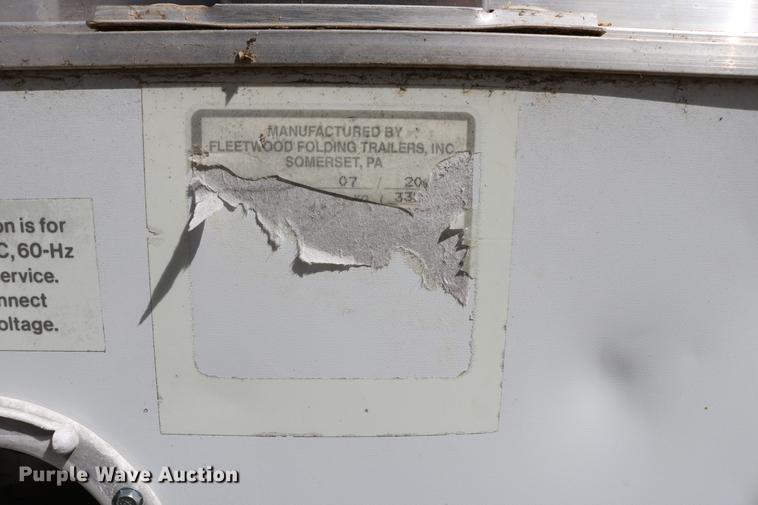 image for item DC7600 2002 Coleman Fairlake camper