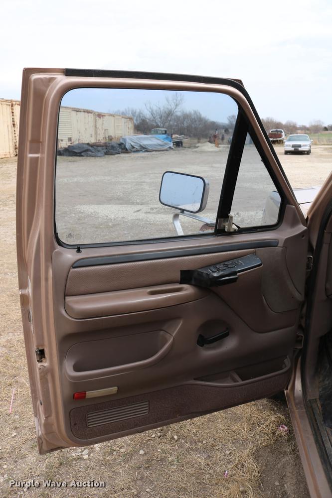 image for item DC7621 1997 Ford F350 Crew Cab flatbed pickup truck