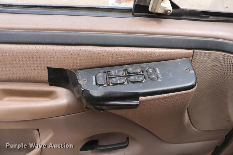 image for item DC7621 1997 Ford F350 Crew Cab flatbed pickup truck