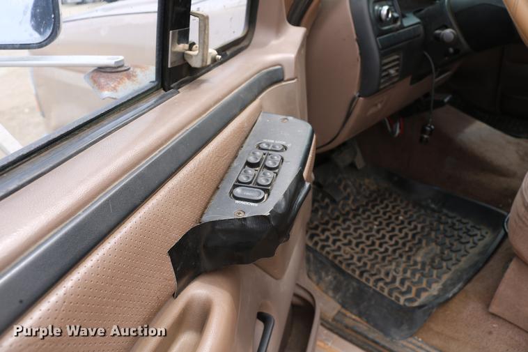 image for item DC7621 1997 Ford F350 Crew Cab flatbed pickup truck