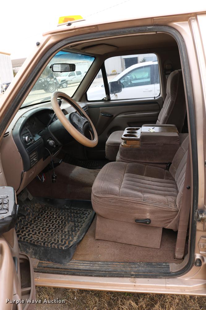 image for item DC7621 1997 Ford F350 Crew Cab flatbed pickup truck