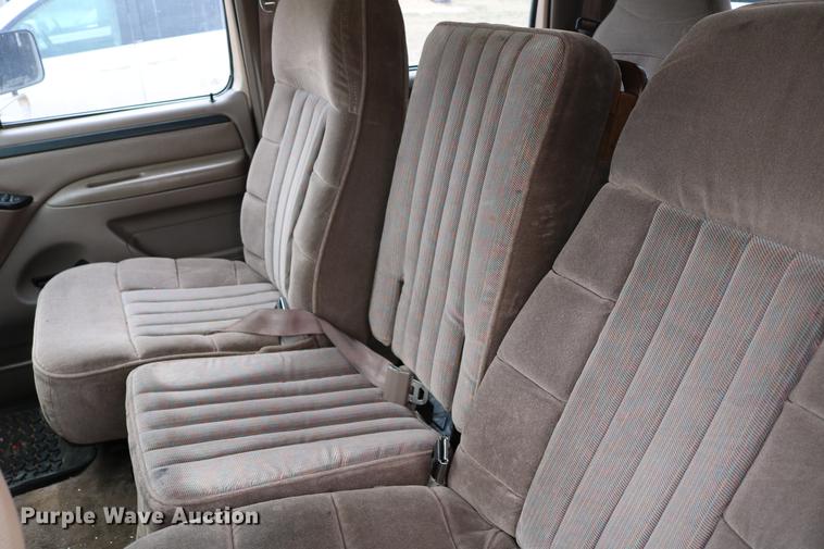 image for item DC7621 1997 Ford F350 Crew Cab flatbed pickup truck