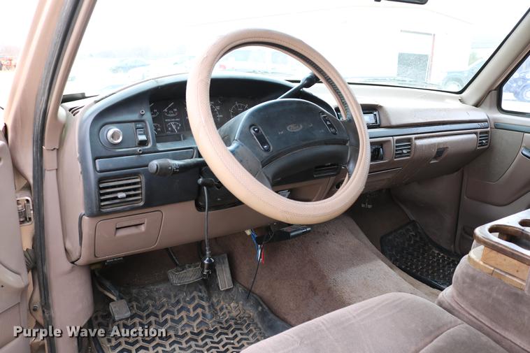 image for item DC7621 1997 Ford F350 Crew Cab flatbed pickup truck