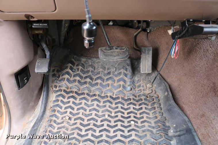 image for item DC7621 1997 Ford F350 Crew Cab flatbed pickup truck