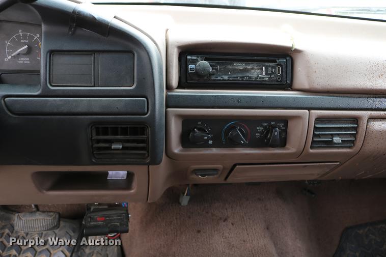 image for item DC7621 1997 Ford F350 Crew Cab flatbed pickup truck