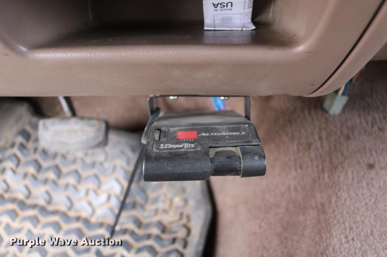 image for item DC7621 1997 Ford F350 Crew Cab flatbed pickup truck