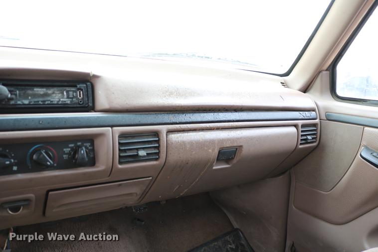 image for item DC7621 1997 Ford F350 Crew Cab flatbed pickup truck