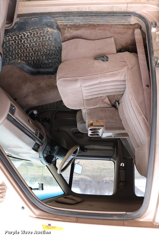 image for item DC7621 1997 Ford F350 Crew Cab flatbed pickup truck