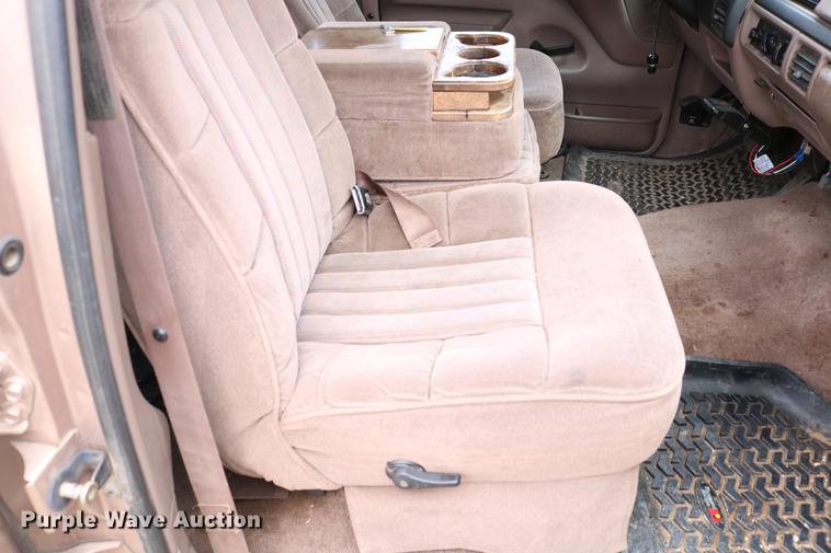 image for item DC7621 1997 Ford F350 Crew Cab flatbed pickup truck