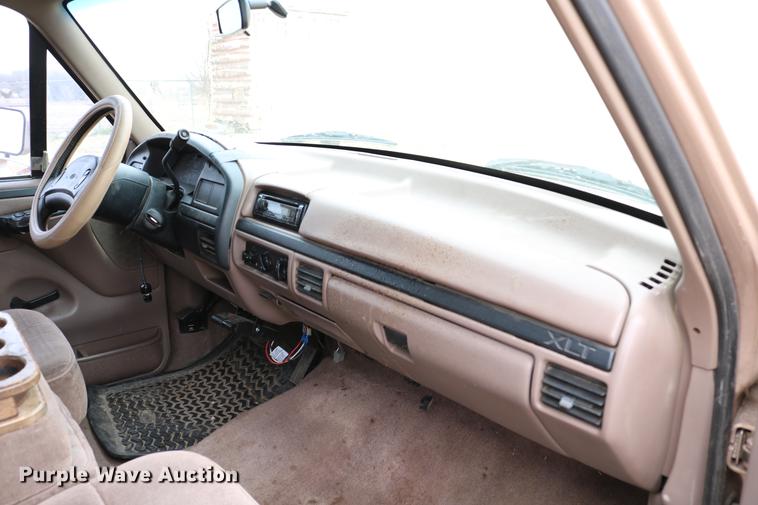 image for item DC7621 1997 Ford F350 Crew Cab flatbed pickup truck