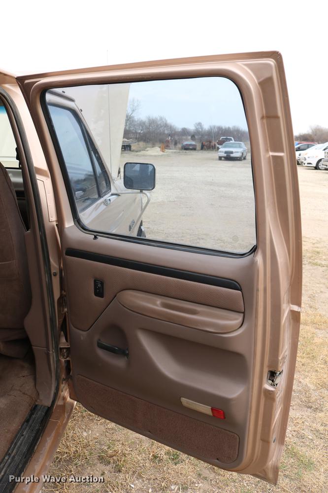 image for item DC7621 1997 Ford F350 Crew Cab flatbed pickup truck