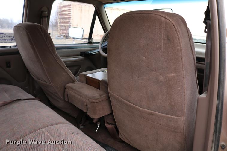 image for item DC7621 1997 Ford F350 Crew Cab flatbed pickup truck