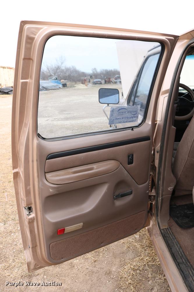 image for item DC7621 1997 Ford F350 Crew Cab flatbed pickup truck