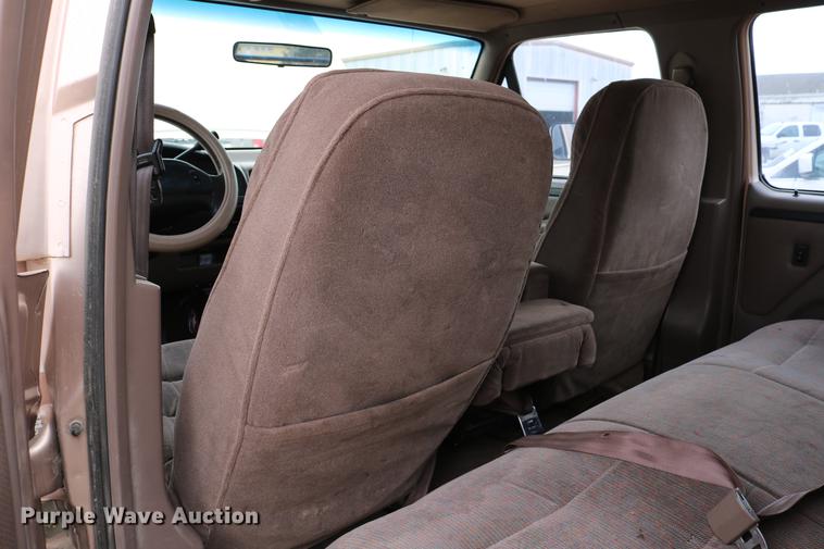 image for item DC7621 1997 Ford F350 Crew Cab flatbed pickup truck