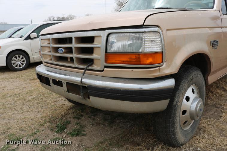 image for item DC7621 1997 Ford F350 Crew Cab flatbed pickup truck