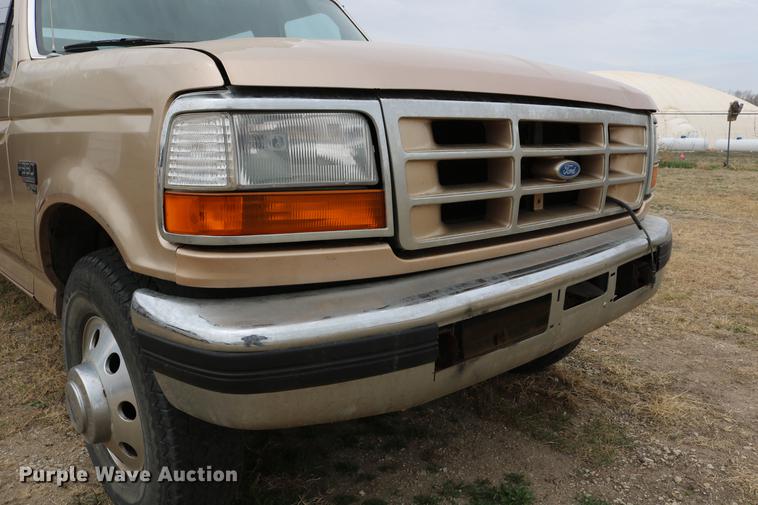 image for item DC7621 1997 Ford F350 Crew Cab flatbed pickup truck