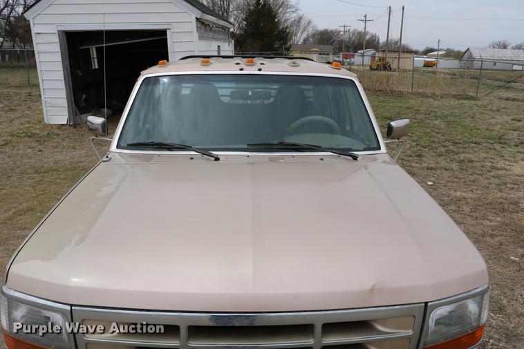 image for item DC7621 1997 Ford F350 Crew Cab flatbed pickup truck