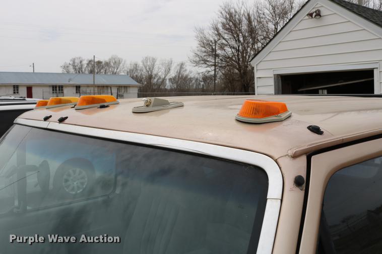 image for item DC7621 1997 Ford F350 Crew Cab flatbed pickup truck