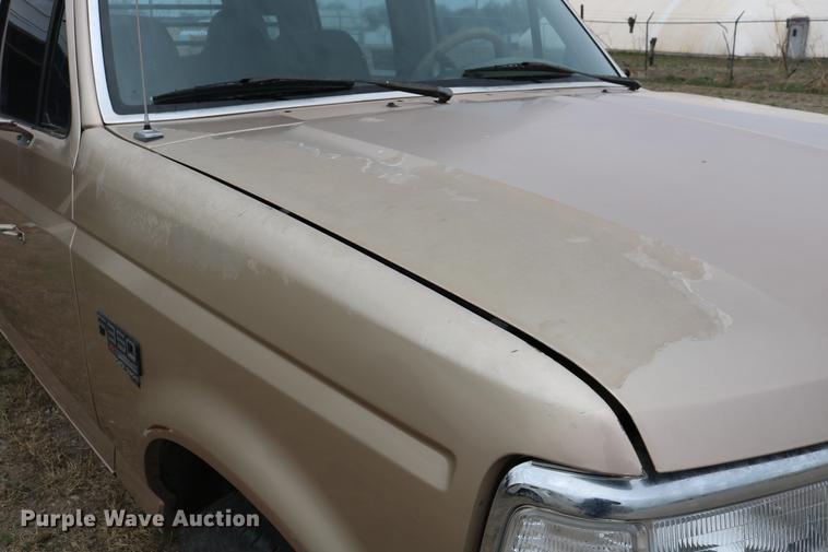 image for item DC7621 1997 Ford F350 Crew Cab flatbed pickup truck