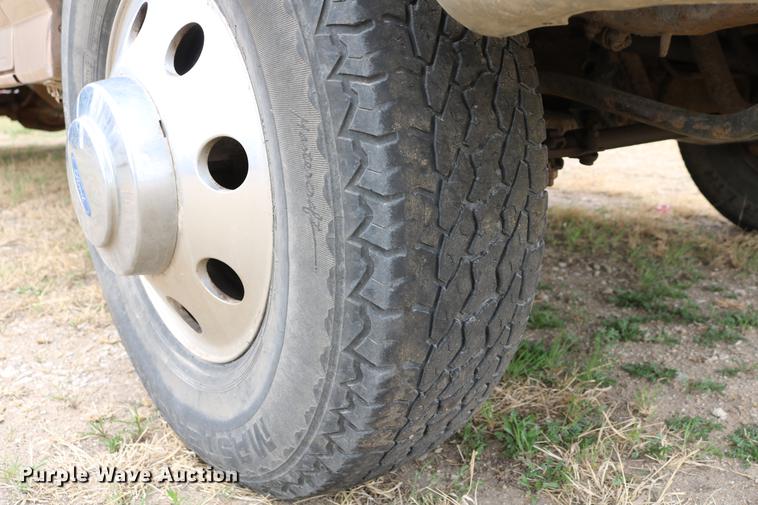 image for item DC7621 1997 Ford F350 Crew Cab flatbed pickup truck